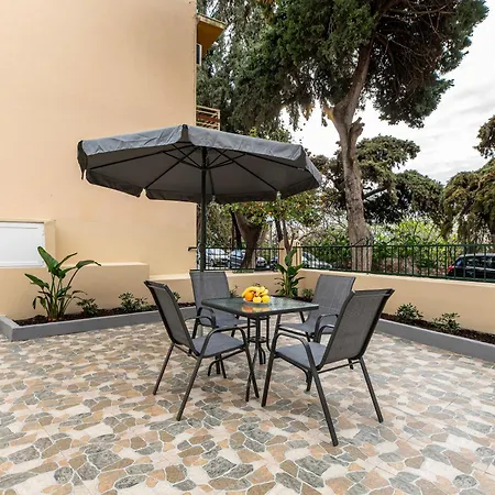 Apartment Elena's Chill Garden - Near Port, Centre *