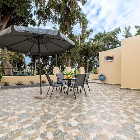 Elena's Chill Garden - Near Port, Centre Apartment *